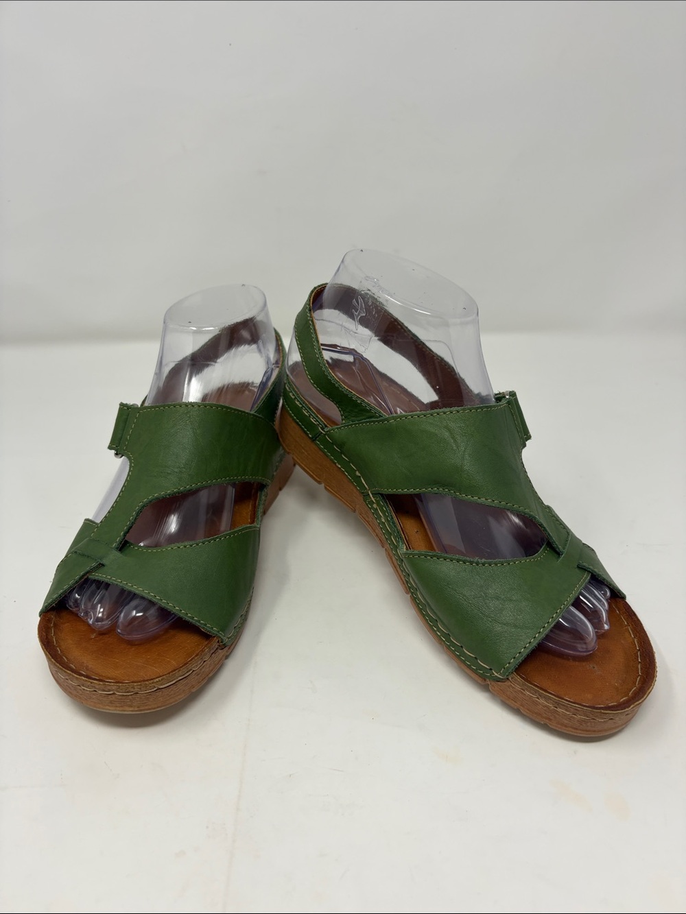 V Italia Leather Green Women’s Slingback Sandals Size 8.5 Excellent Condition
